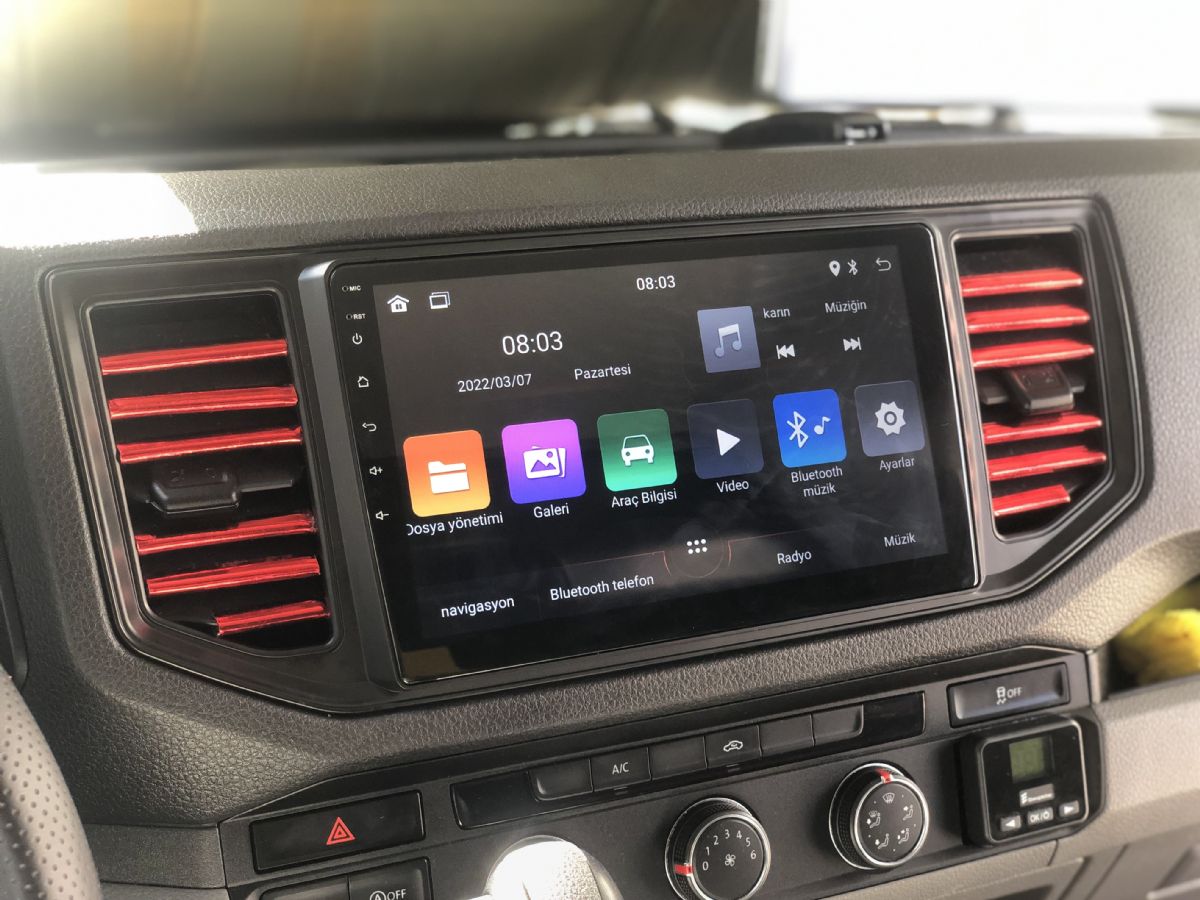 VOLKSWAGEN CRAFTER-MAN ANDROİD MULTİMEDYA 4-32 8 ÇEK. CARPLAY- QLED EKRAN- AHD GERİ GÖRÜŞ KAMERASI 3 AMFİ ÇIKIŞLI PRO CİHAZ